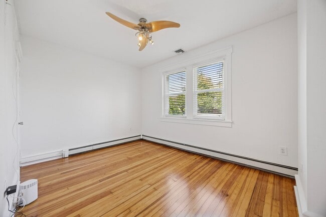 Building Photo - Charming 3-Bed Twin Home in the Heart of C...