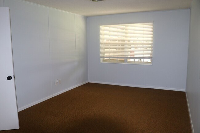 Building Photo - 21 Highpoint Dr