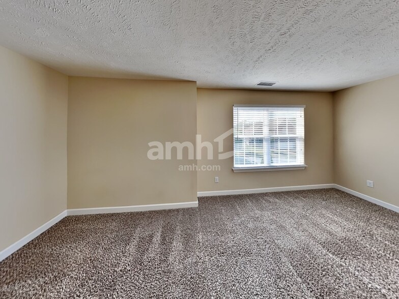 Building Photo - 886 Daybreak Dr