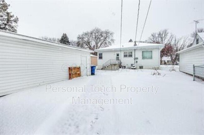 Building Photo - 614 16th St N