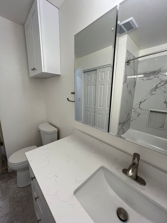Building Photo - Newly Renovated 1-Bedroom Apartment in the Heart of Everett