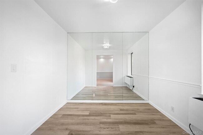 Building Photo - 141 Great Neck Rd