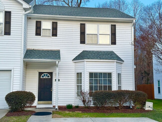 Building Photo - Charming Townhouse in Prime Morrisville Lo...