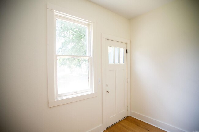 Building Photo - 1704 S Park St