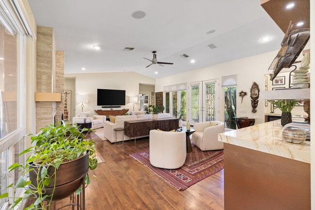 Building Photo - 49105 Casa Del Rio