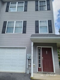 Building Photo - End Unit Town Home in Waynesboro, PA!