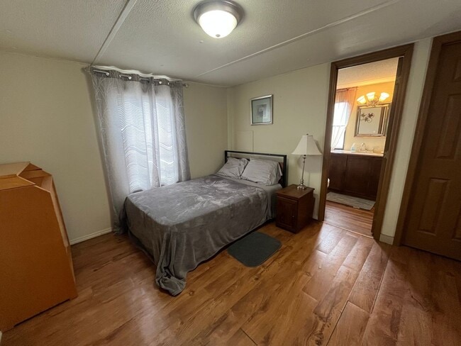 Building Photo - Charming 2 Bedroom, 2 Bath FURNISHED Single-Wide Manufactured Home – Just South of Live Oak, FL