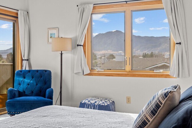 Building Photo - Flatiron View Retreat with Vaulted Ceilings & Private Balcony