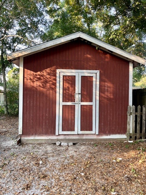 Building Photo - 3102 Lynn Dr