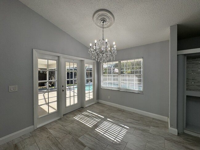 Dinning Area - 7644 Pointview Cir