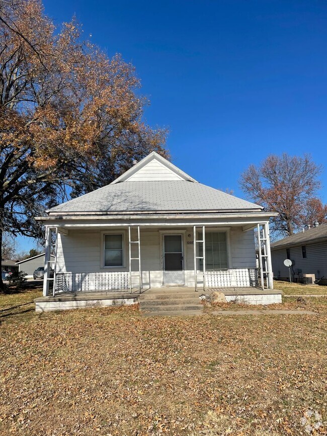 Building Photo - 1007 E Madison St