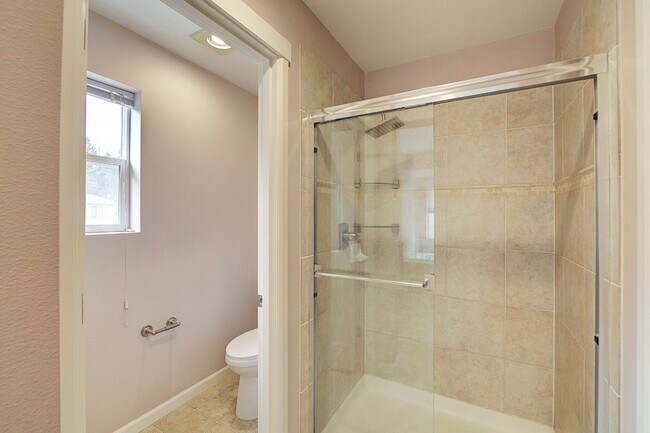 Building Photo - 3Bd/2.5Ba Redmond House