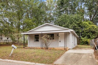 Building Photo - Move-in Special: Receive a $300 gas card with approved application and signed lease.-253 John Mor...