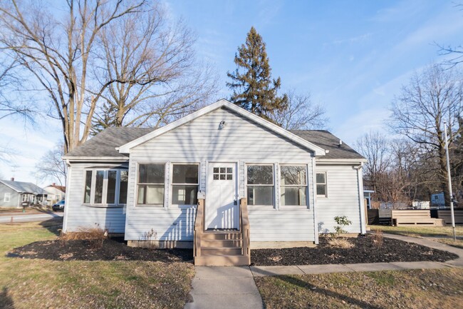 Primary Photo - 2 bed 1 bath Home in Chesterton