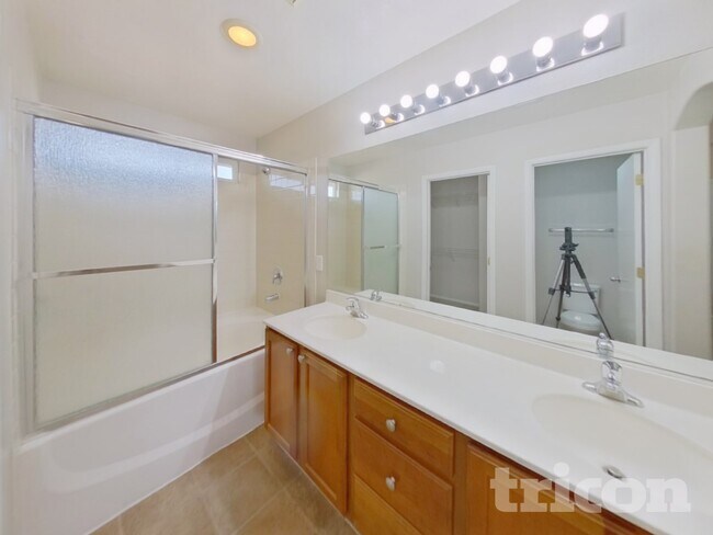 Building Photo - 10119 Deep Glen St