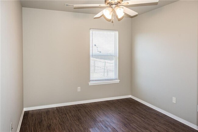 Building Photo - 6604 SW Springwood St