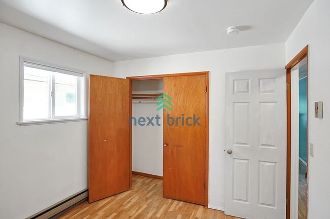 Building Photo - Charming 4 BEDS & 1.5 BATH SINGLE FAMILY H...