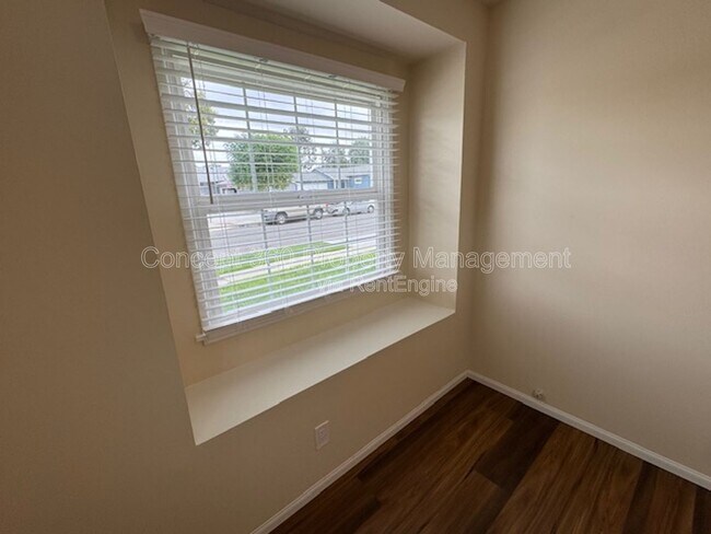 Building Photo - 20915 S Menlo Ave