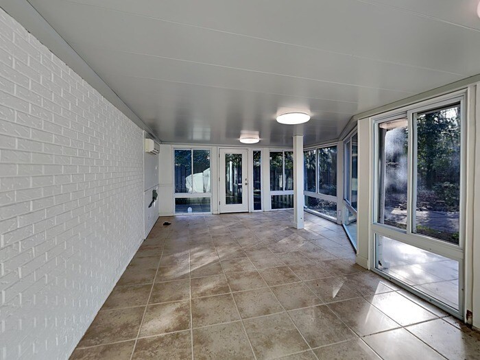 Building Photo - 100 Raymond St