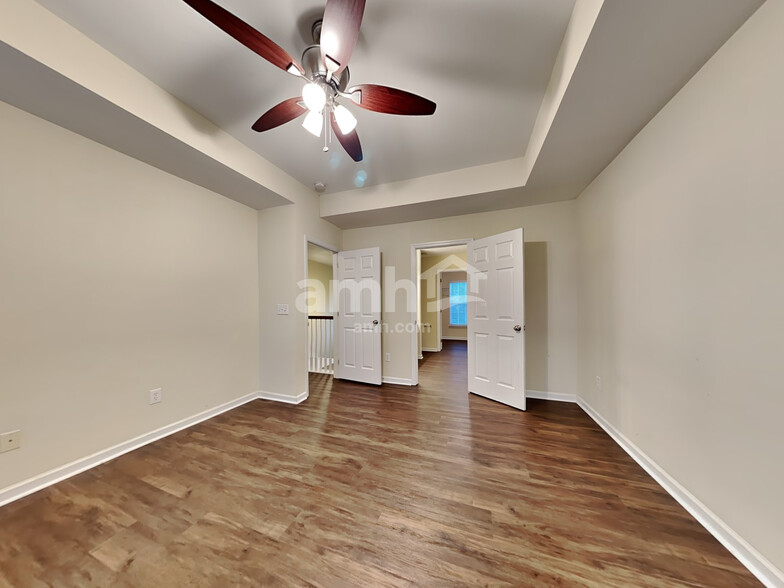 Building Photo - 121 Mockernut Dr