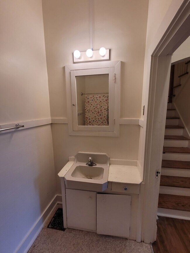 Building Photo - 1404 Bass Ave