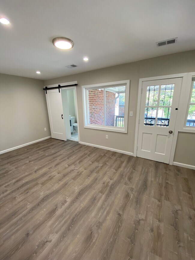 Building Photo - 950 Argonne Dr