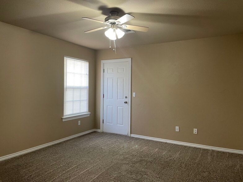 bedroom - 610 Rolling Hills Dr