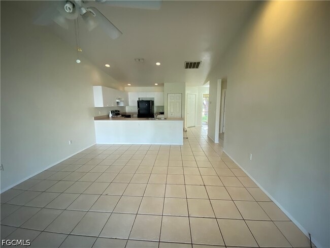 Building Photo - 622 SE 13th Pl