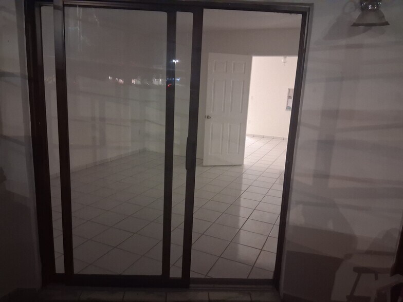 Building Photo - 1605 NE Miami Gardens Dr