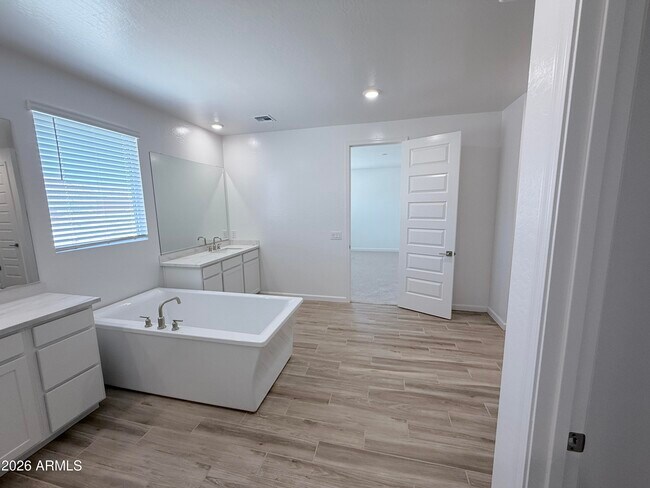 Building Photo - 7022 W Pinnacle Vista Dr
