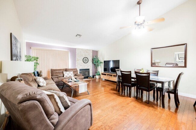 Building Photo - Summerlin - Single Story Townhome -
