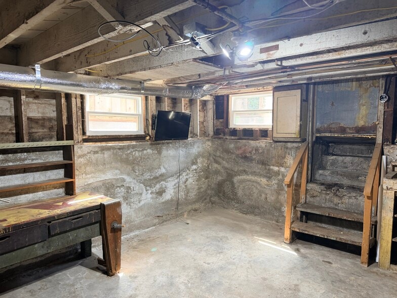 Building Photo - 515 Davis St