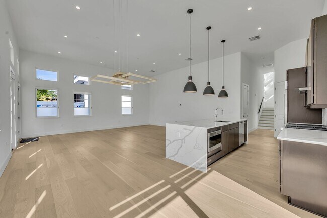 Building Photo - New Construction- walk to Park Avenue