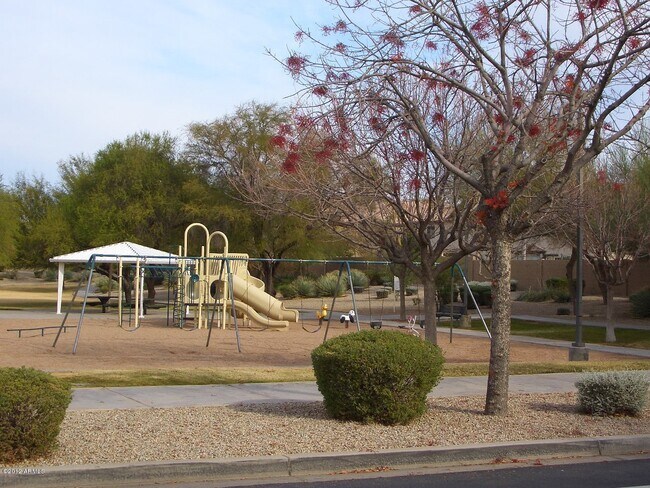 Building Photo - 454 E Baylor Ln