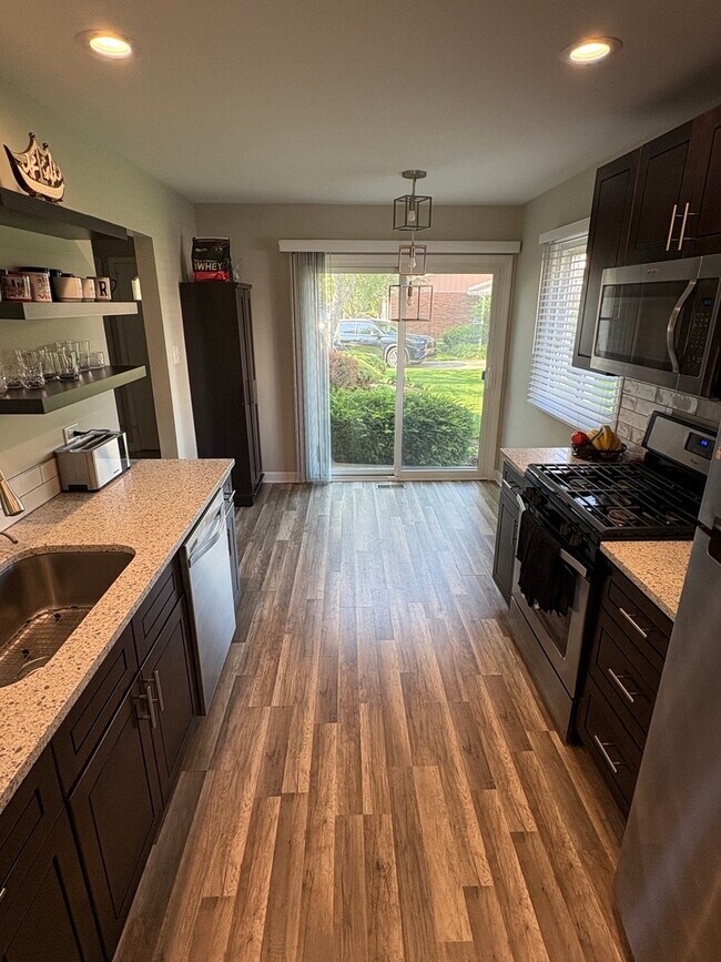 Building Photo - 1127 Hertford Ct