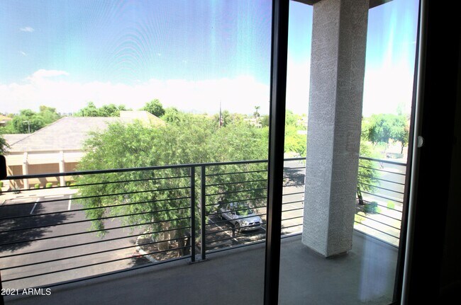 Building Photo - 2090 S Dorsey Ln