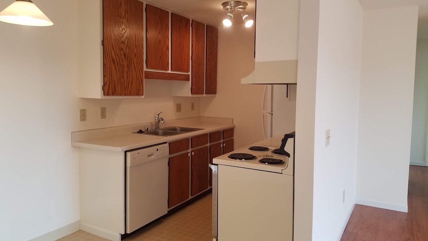 Building Photo - 5586 Guilford Rd