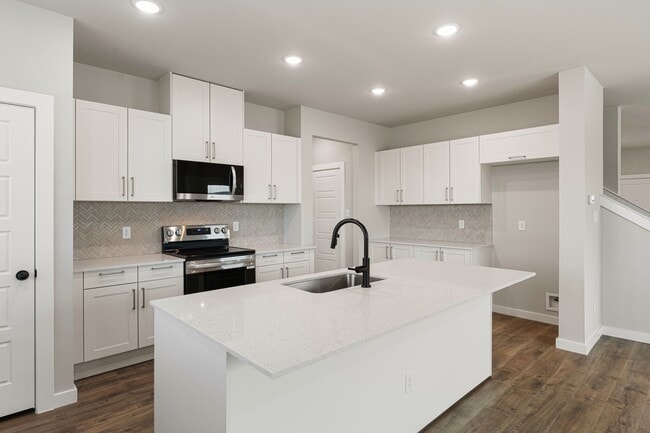 Building Photo - AVAILABLE NOW! 3 BEDROOM TRIPLEX LOT LOCATED ON 1-ACRE LOT IN MIDLOTHIAN, TX!