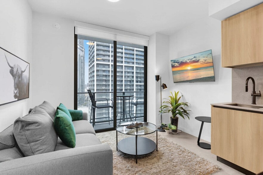 Building Photo - 501 NE 1st Ave