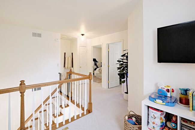 Building Photo - End-Unit Forest Lakes North Townhome