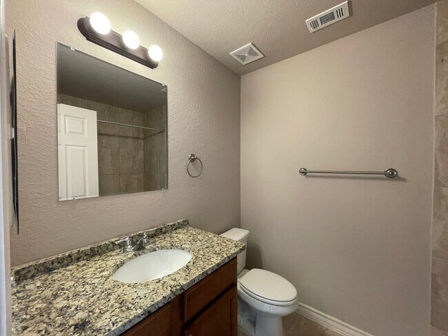 Building Photo - Townhome for rent