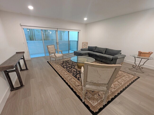 Interior Photo - 1330 Federal Ave