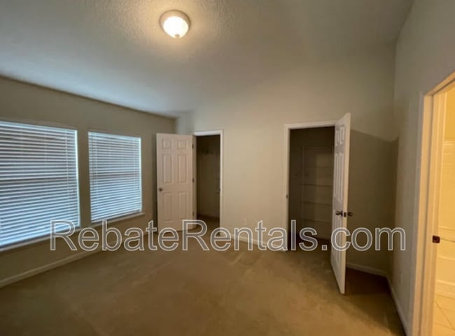 Building Photo - 13026 Sunset Lake Dr