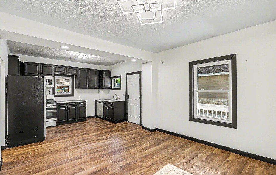 Building Photo - 1341 N 45th St
