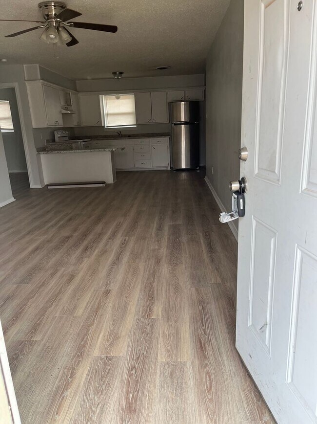 Primary Photo - 1618 58th St