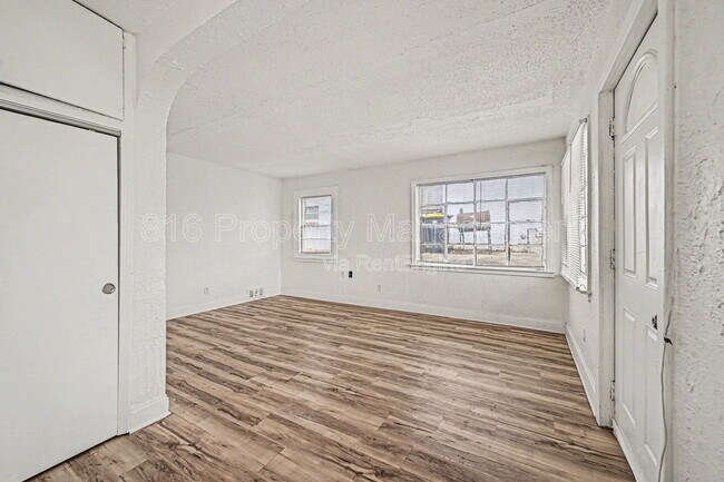 Building Photo - 4216 Cleveland Ave.