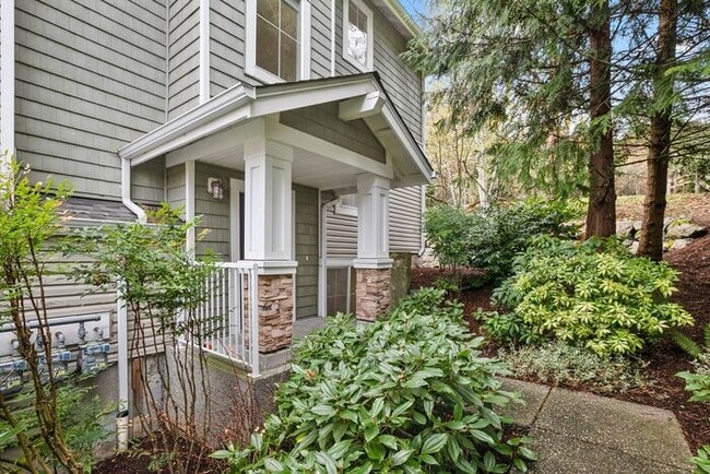 Building Photo - AIR CONDITIONED Townhome in Beautiful Summ...