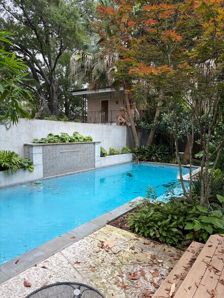 pool - 1509 Robert St