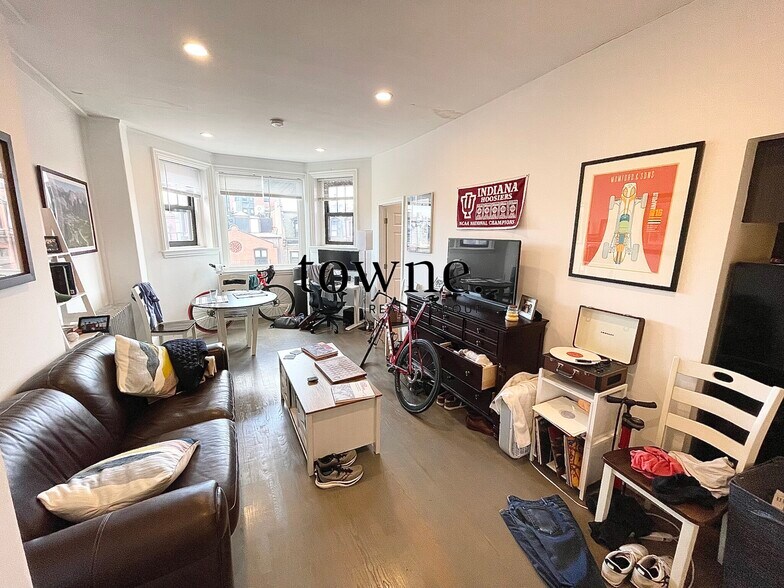 Building Photo - 274 Newbury St
