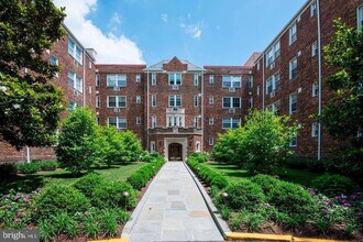 Building Photo - 3051 Idaho Ave NW